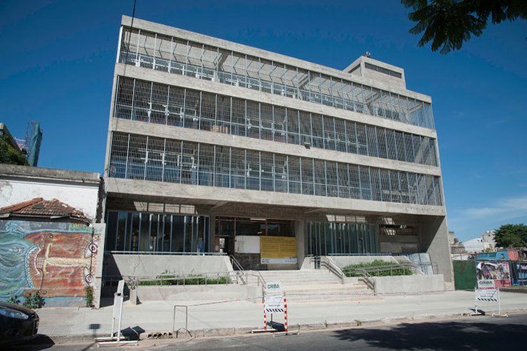 Edificio de la Escuela Siglo XXI en el barrio Parque Donado